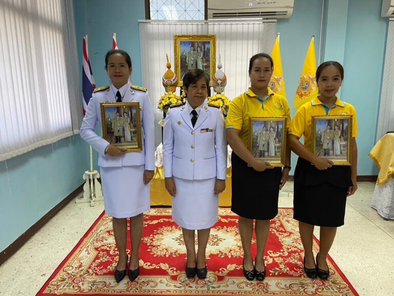 พิธีรับพระราชทานพระบรมฉายาลักษณ์ พระบาทสมเด็จพระเจ้าอยู่หัว และสมเด็จพระนางเจ้าฯพระบรมราชินี