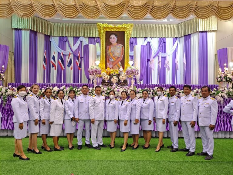 กิจกรรมเฉลิมพระเกียรติสมเด็จพระนางเจ้าฯ พระบรมราชินีเนื่องในโอกาสวันเฉลิมพระชนมพรรษา และพิธีถวายเครื่องสักการะและวางพานพุ่ม พิธีจุดเทียนถวายพระพรชัยมงคล