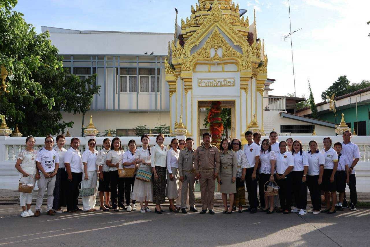 กิจกรรมตักบาตรข้าวสารอาหารแห้ง ตามโครงการ “สร้างสุขสามัคคี ทำความดีเพื่อแผ่นดิน พระพุทธศาสนา” ถนนสายวัฒนธรรม ปันน้ำใจสู่ผู้ยากไร้ รับสายธารศรัทธา ชาวโคกสำโรง ปันน้ำใจสู่..ผู้ยากไร้ ผู้ป่วย คนชรา